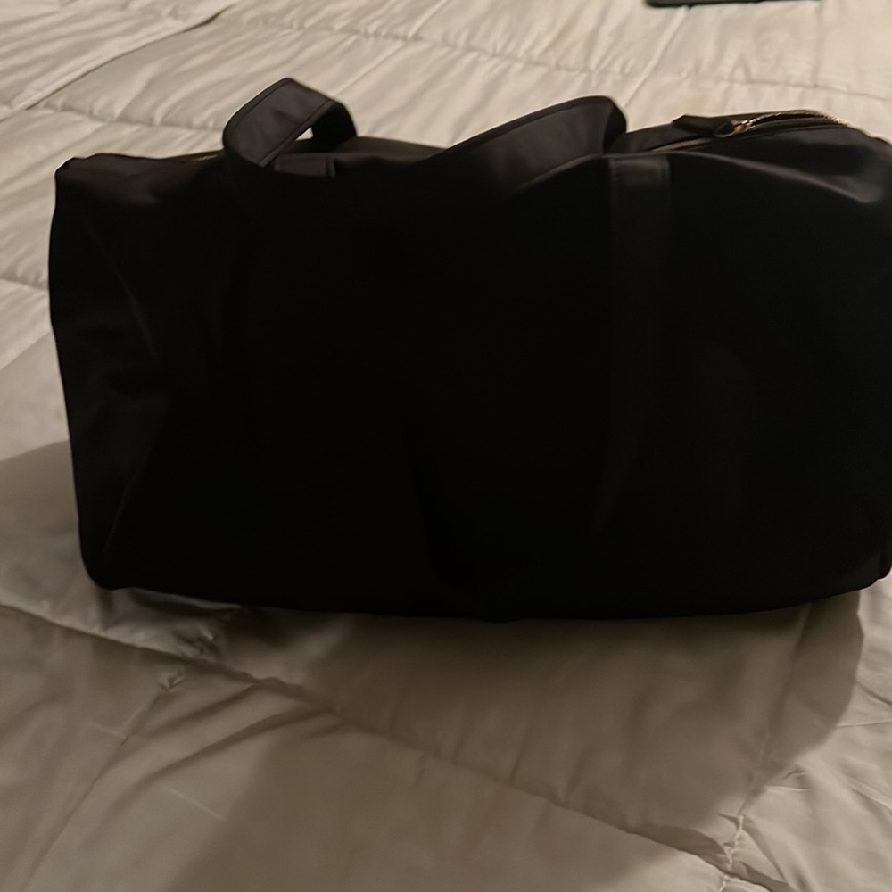 Good girl satin weekend bag 13 by20 by Carolina Herrera  weekend bag euc - Picture 3 of 7